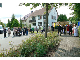 Bittprozession um den Kleinen Berg an Pfingstmontag (© Karl-Franz Thiede)